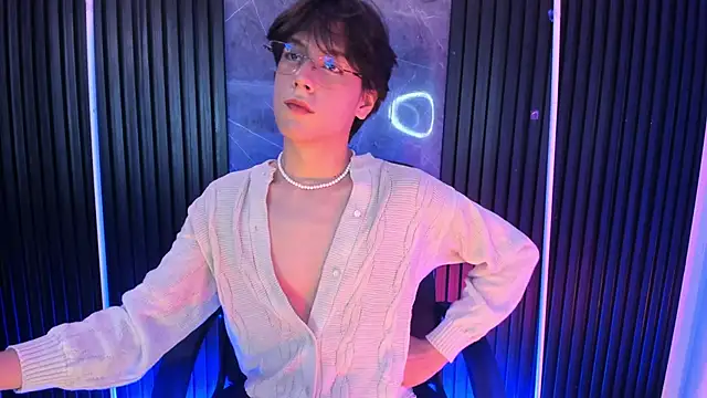 luixdust  online show from 11/13/25, 05:00