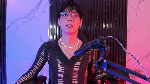 luixdust  online show from 10/26/25, 10:37