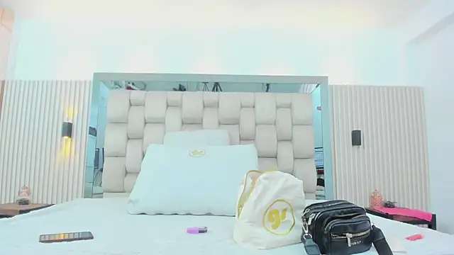 Snapshot of ikia_lopez_ chatting on 12/22/25, 07:36 ikia lopez online show from 12/22/25, 07:36