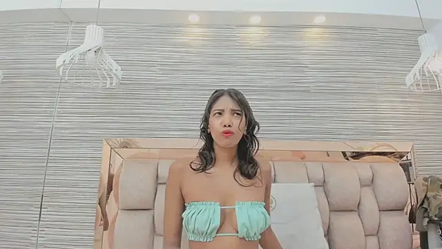Snapshot of ikia_lopez_ chatting on 06/19/26, 12:00 ikia lopez online show from 06/19/26, 12:00