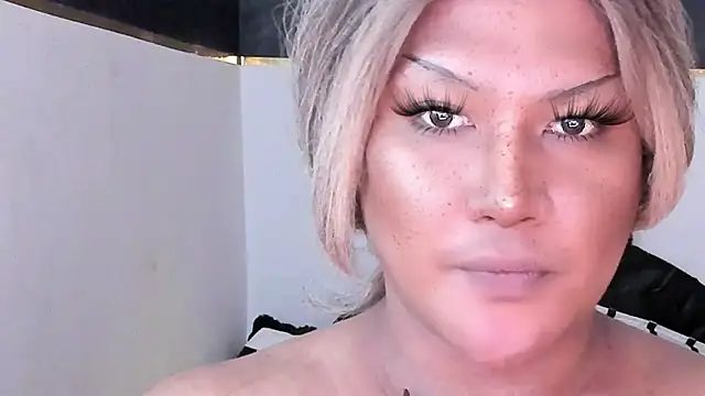 Snapshot of MistressDuhara chatting on 04/18/26, 10:21 MistressDuhara online show from 04/18/26, 10:21