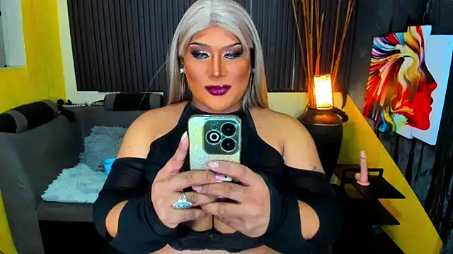 Snapshot of MistressDuhara chatting on 09/20/25, 02:44 MistressDuhara online show from 09/20/25, 02:44