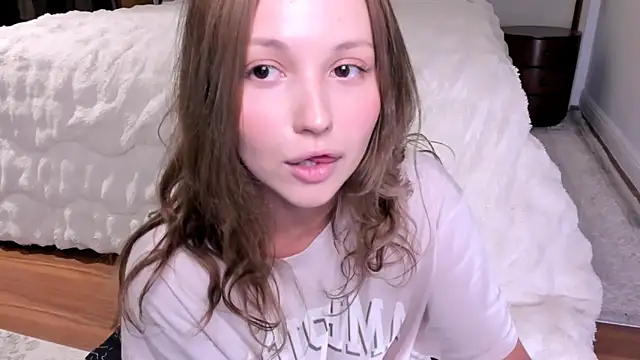 Snapshot of peach_vibes chatting on 10/06/25, 02:46 peach vibes online show from 10/06/25, 02:46