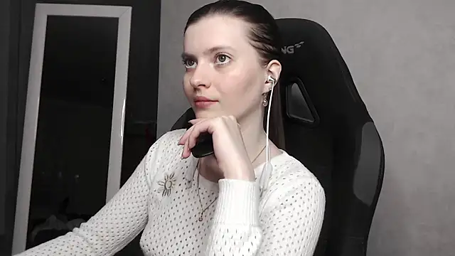 Snapshot of cute_elfy_ chatting on 09/16/25, 05:14 cute elfy online show from 09/16/25, 05:14