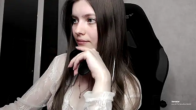 Snapshot of cute_elfy_ chatting on 09/11/25, 05:02 cute elfy online show from 09/11/25, 05:02