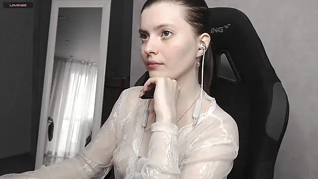 Snapshot of cute_elfy_ chatting on 09/30/25, 02:01 cute elfy online show from 09/30/25, 02:01