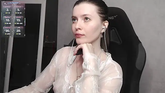 Snapshot of cute_elfy_ chatting on 09/28/25, 04:47 cute elfy online show from 09/28/25, 04:47