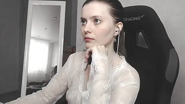 Snapshot of cute_elfy_ chatting on 09/26/25, 02:02 cute elfy online show from 09/26/25, 02:02