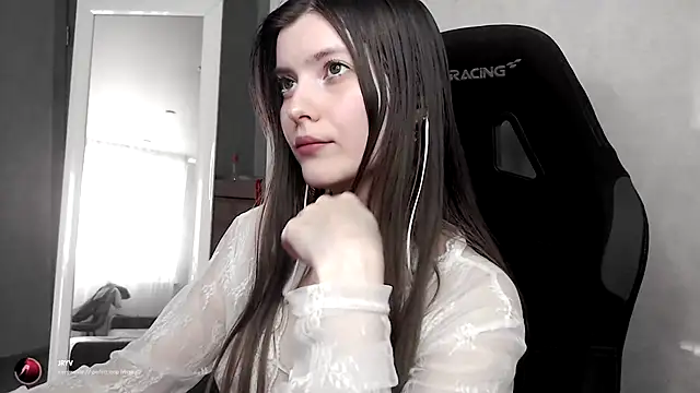 Snapshot of cute_elfy_ chatting on 09/14/25, 02:17 cute elfy online show from 09/14/25, 02:17