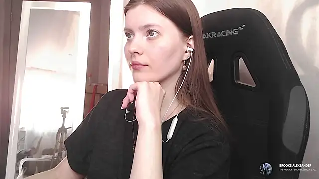 Snapshot of cute_elfy_ chatting on 09/21/25, 02:44 cute elfy online show from 09/21/25, 02:44