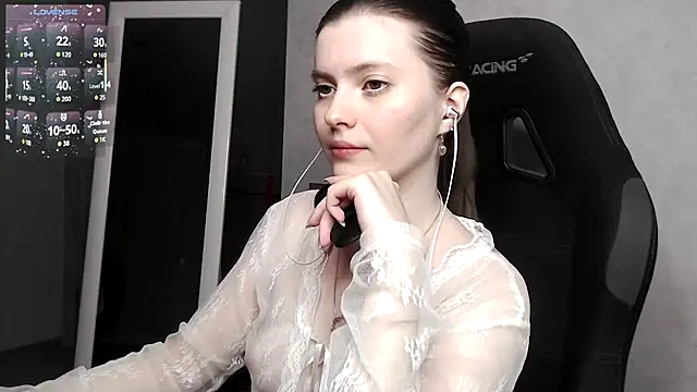 Snapshot of cute_elfy_ chatting on 09/27/25, 04:46 cute elfy online show from 09/27/25, 04:46