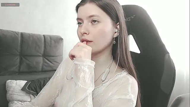 cute elfy  online show from 10/30/25, 11:19