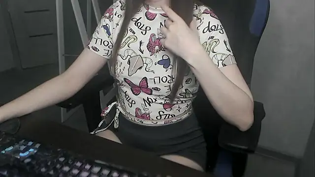 cute elfy  online show from 03/23/26, 01:22