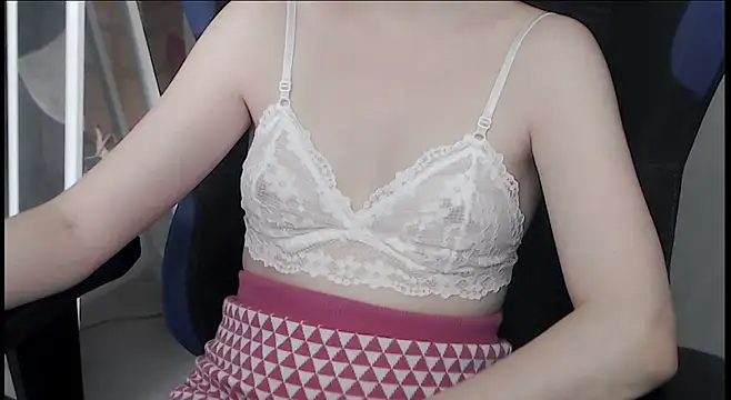 cute elfy  online show from 07/15/26, 01:40