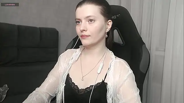 cute elfy  online show from 11/15/25, 02:21