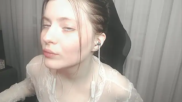 cute elfy  online show from 02/09/26, 02:37