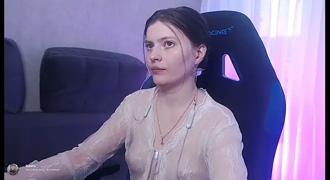 cute elfy  online show from 12/17/25, 01:16