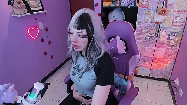 Vero Osb  online show from 10/21/25, 11:37