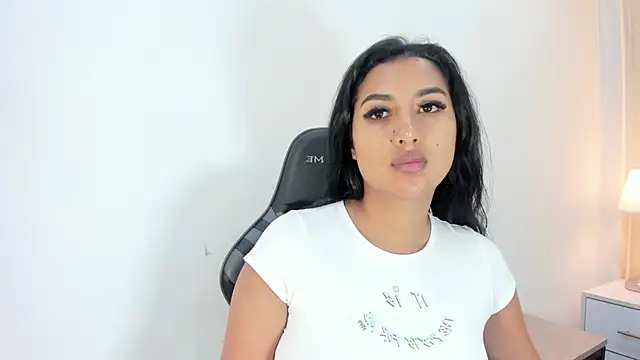 SalomeeBell online show from 12/15/25, 09:20