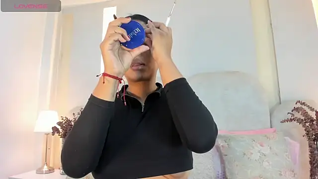 SalomeeBell online show from 10/27/25, 08:21