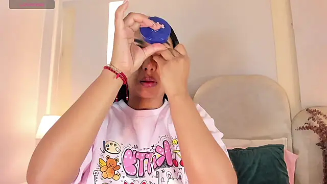 SalomeeBell online show from 12/02/25, 08:21