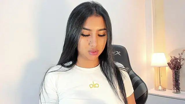 SalomeeBell online show from 11/08/25, 08:23