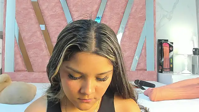 Wonderkloe  online show from 02/26/26, 01:49