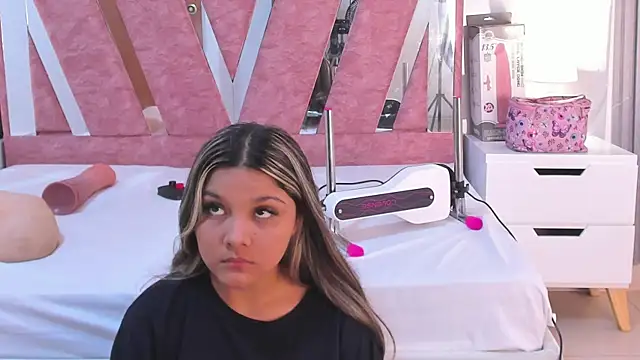 Wonderkloe  online show from 02/08/26, 07:33