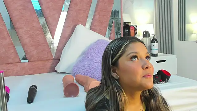 Wonderkloe  online show from 03/01/26, 07:47