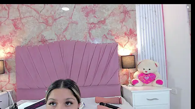 Wonderkloe  online show from 04/10/26, 08:05