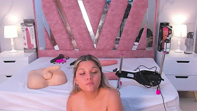 Wonderkloe  online show from 02/13/26, 08:42