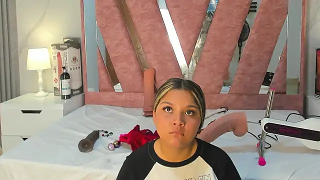 Wonderkloe  online show from 02/11/26, 08:09