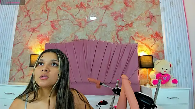 Wonderkloe  online show from 03/19/26, 02:44