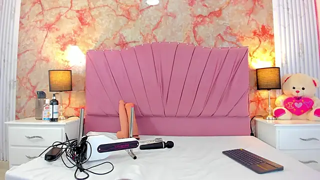Wonderkloe  online show from 03/29/26, 02:57