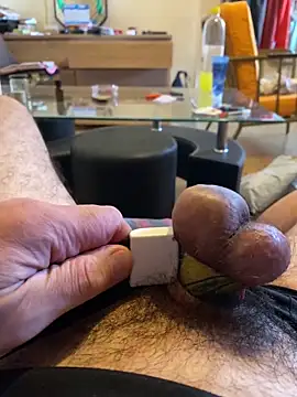 Snapshot of jackadi33 chatting on 09/27/25, 12:22 jackadi33 online show from 09/27/25, 12:22