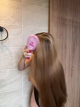 Nikii   online show from 01/18/26, 04:43