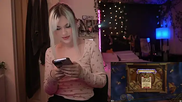 littlelune online show from 10/15/25, 12:42