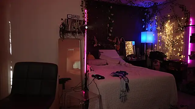 littlelune online show from 09/28/25, 08:27