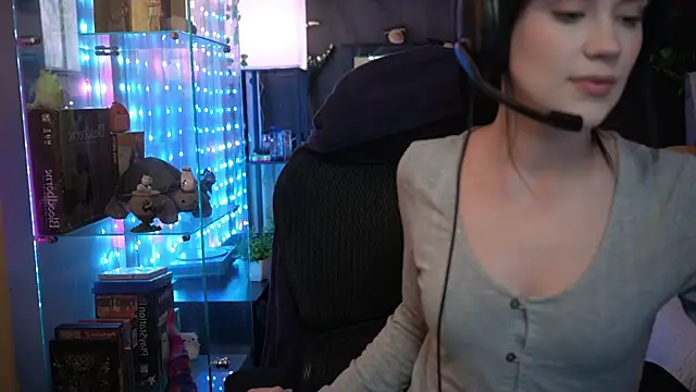 littlelune online show from 02/06/26, 09:00