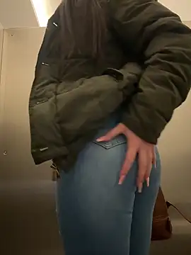 Isabella21  online show from 10/07/25, 12:00