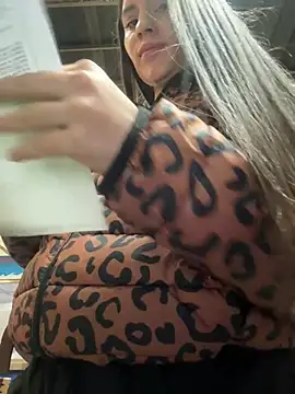 Isabella21  online show from 01/13/26, 11:30