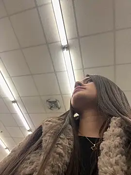 Isabella21  online show from 10/30/25, 12:09