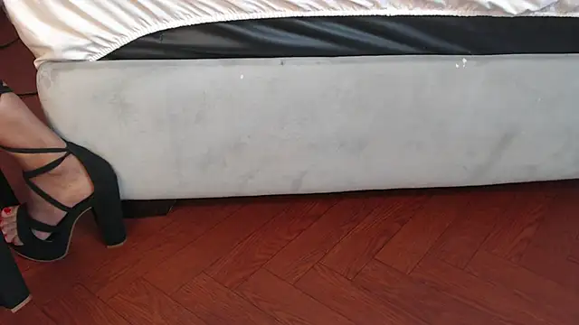 LorenBeiker- online show from 11/29/25, 11:32