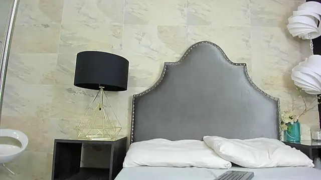 Snapshot of abigail_silver_ chatting on 10/08/25, 12:17 abigail silver online show from 10/08/25, 12:17