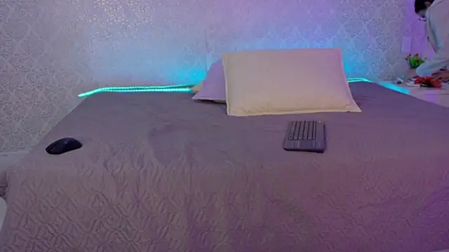 BeccaReedd online show from 11/23/25, 11:20