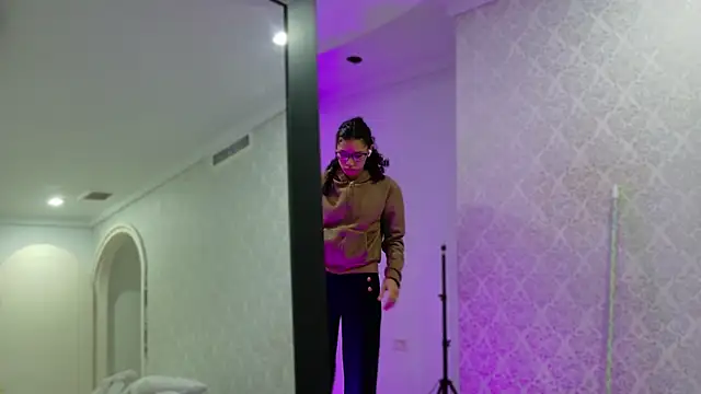 BeccaReedd online show from 10/21/25, 10:58