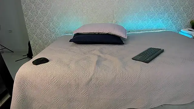 BeccaReedd online show from 11/11/25, 11:05