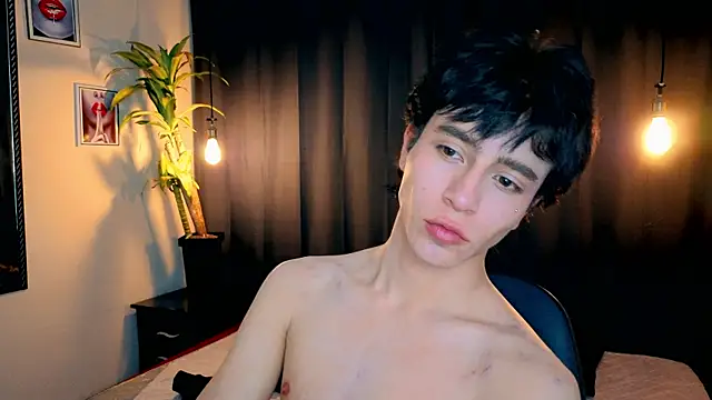 Christopher 77 online show from 11/06/25, 03:54