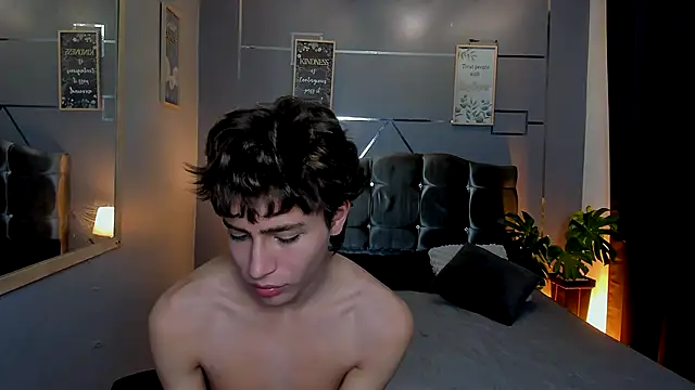 Christopher 77 online show from 10/17/25, 01:57