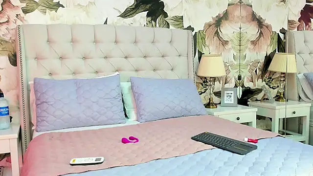 MaddyMay  online show from 11/29/25, 09:15